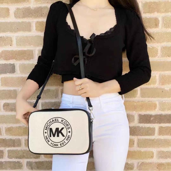 Gaby’sBags💕NWT Michael Kors Crossbody - Picture 2 of 3